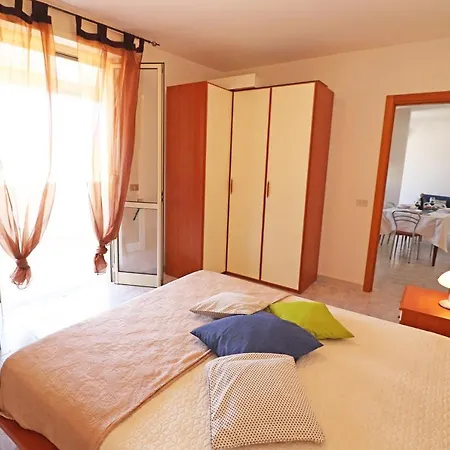 Casa Vacanze Calipso A Salento, Vista Mare 6 Posti Letto.
