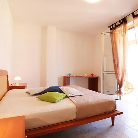 Casa Vacanze Calipso A Salento, Vista Mare 6 Posti Letto.